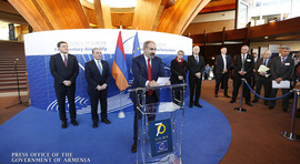  Nikol Pashinyan a participé à l'inauguration de l’exposition photographique «La Révolution de Velours de l’Arménie» au Palais de l'Europe
