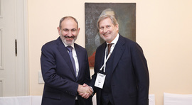 Nikol Pashinyan meets with Johannes Hahn