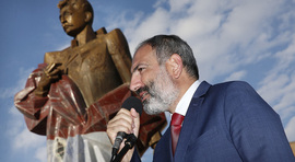 Никол Пашинян присутствовал на открытии памятника Араму Манукяну