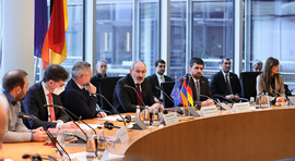 The Prime Minister presents regional situation at the Bundestag
